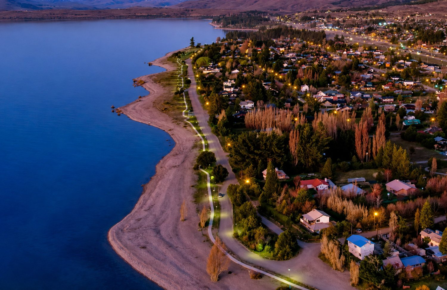 Dina Huapi y el lago al atardecer