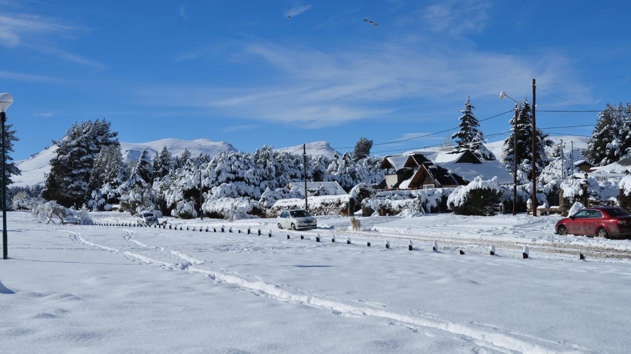 Dina Huapi nevada en invierno